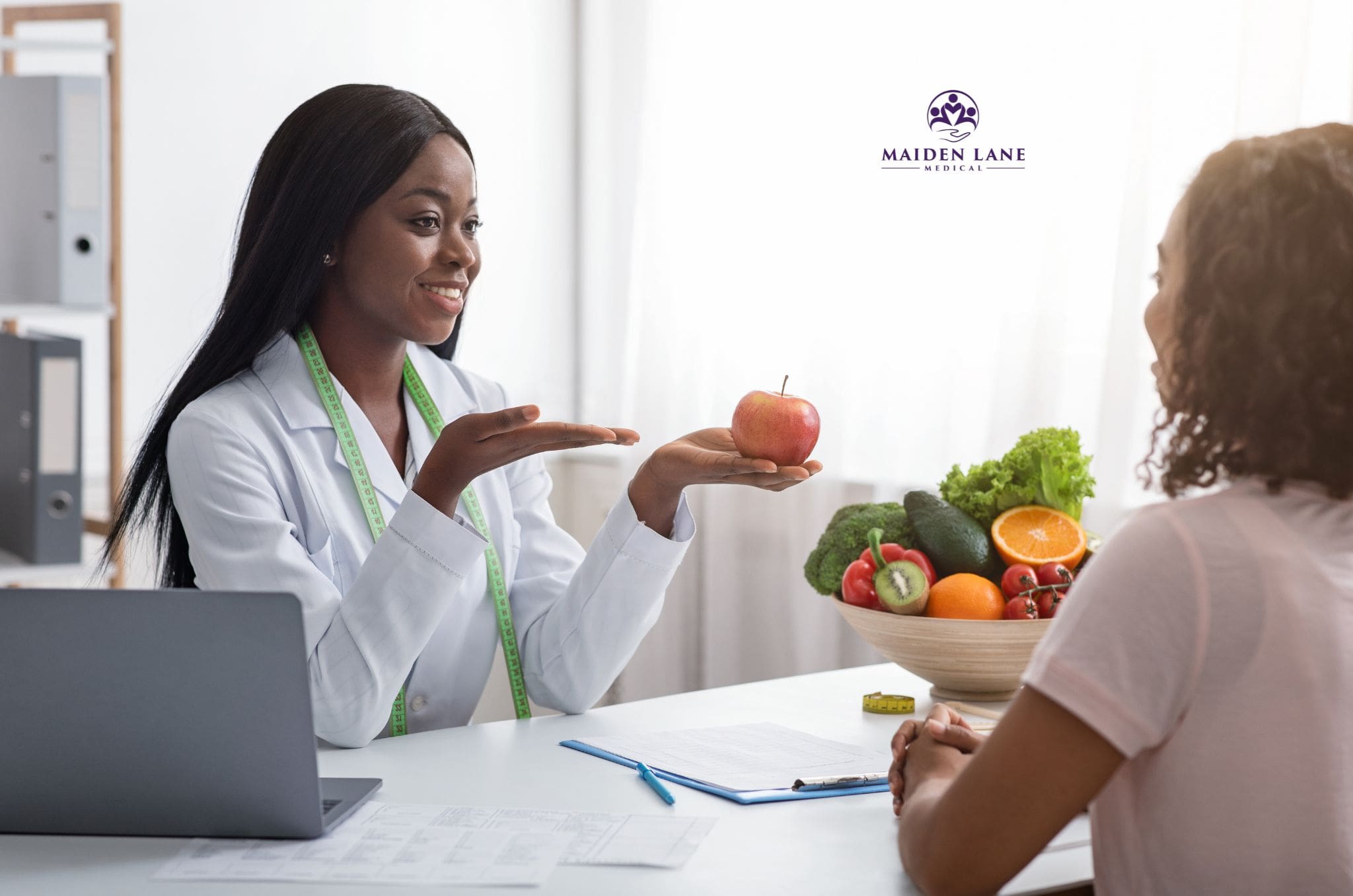 A nutritionist in Manhattan, NY teaching a patient healthy ways to eat.